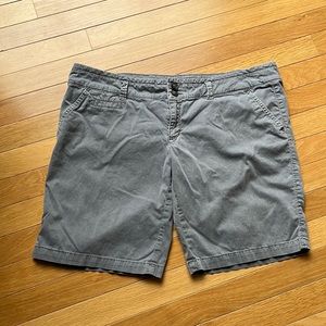 American Eagle Bermuda chino shorts 12